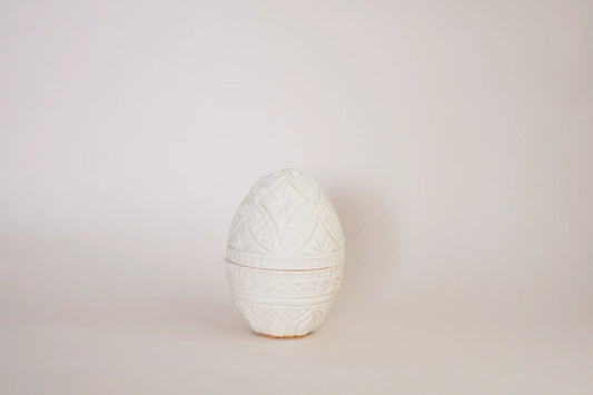 Easter Scented Candle – Decorative Egg | Cosy Musk Fragrance – White — handmade Portuguese ceramic by Casa Belo